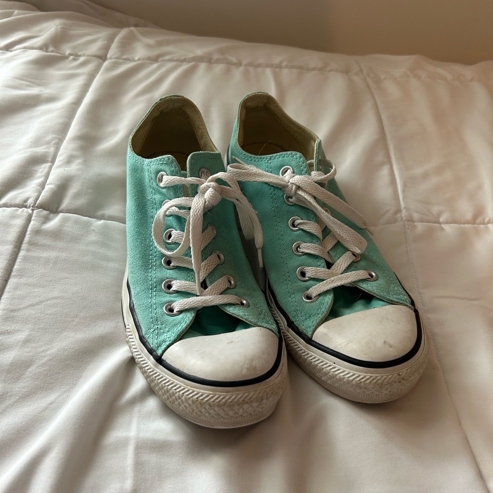 Women’s low top converse